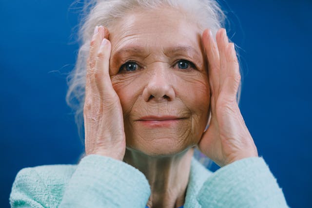 Facelift for skin rejuvenation and tightening